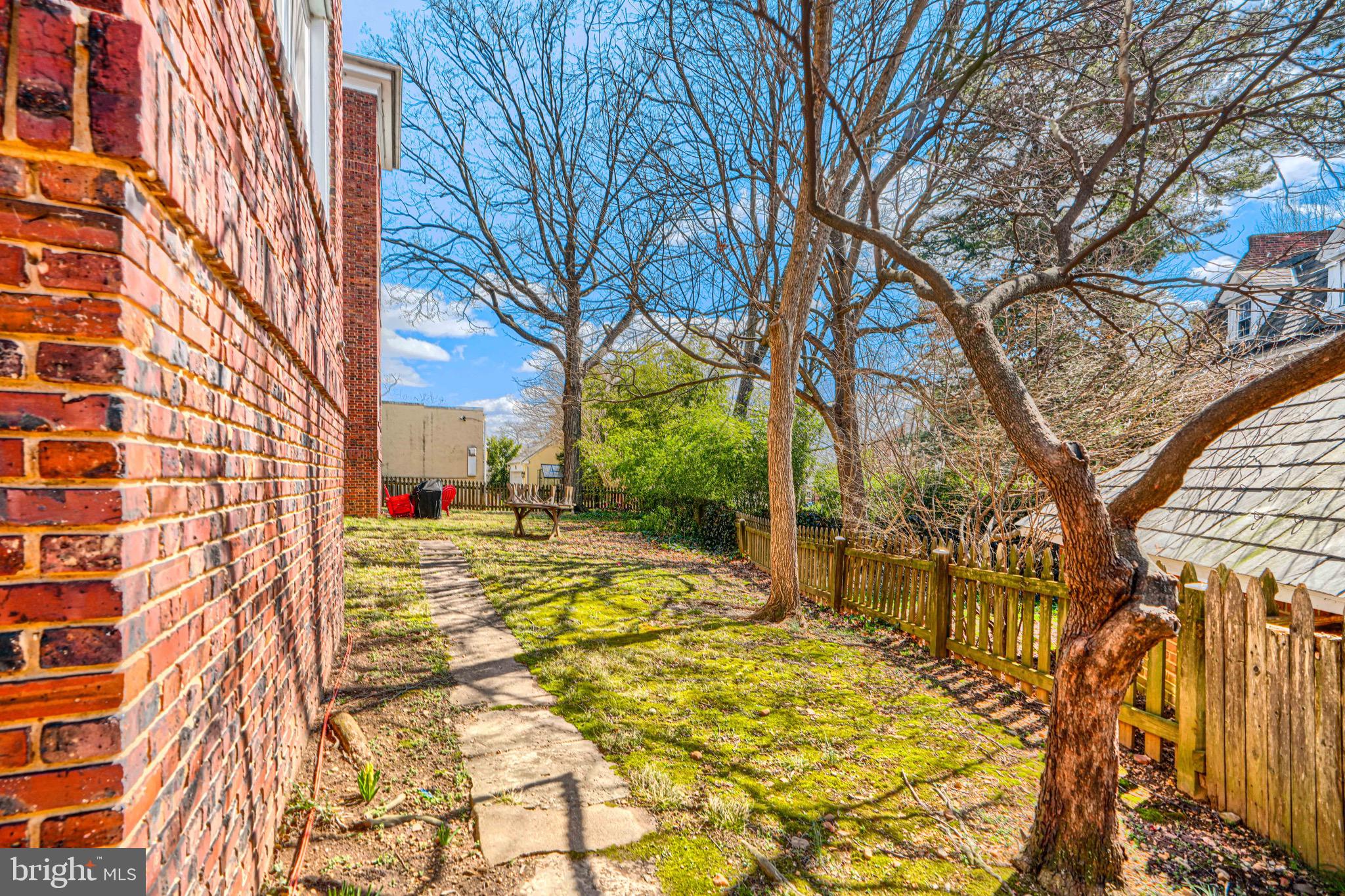 ROLAND PARK - Residential