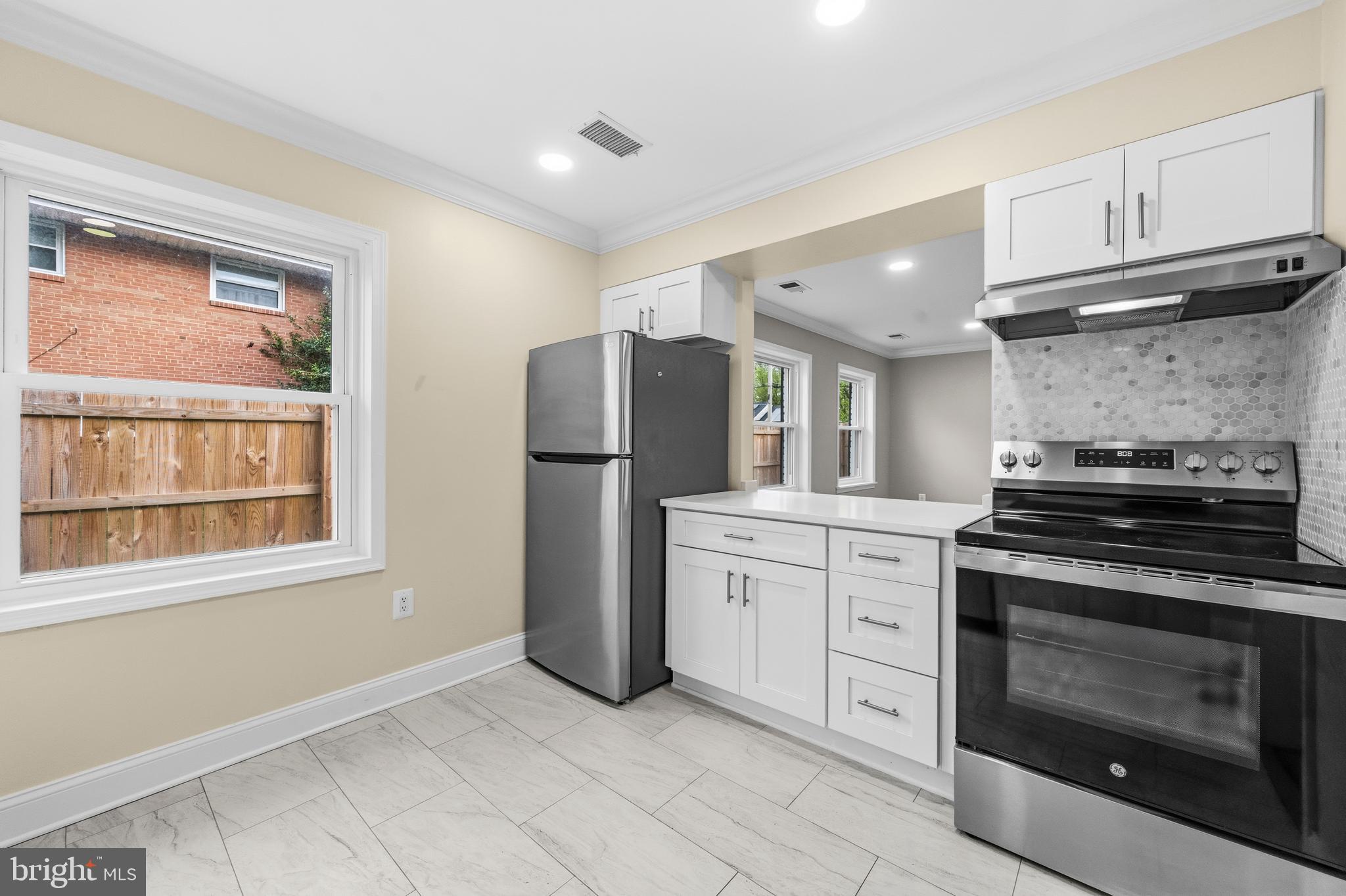 BARNABY MANOR OAKS - Residential