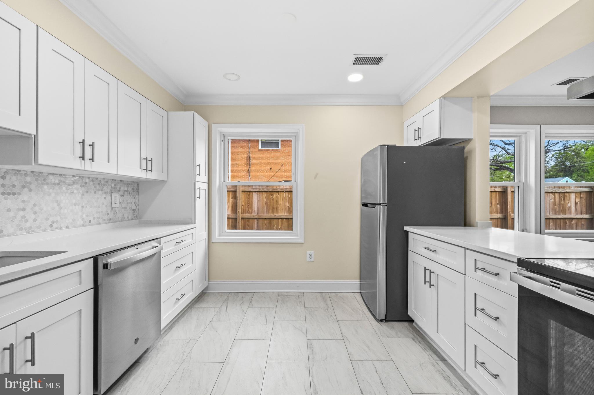 BARNABY MANOR OAKS - Residential