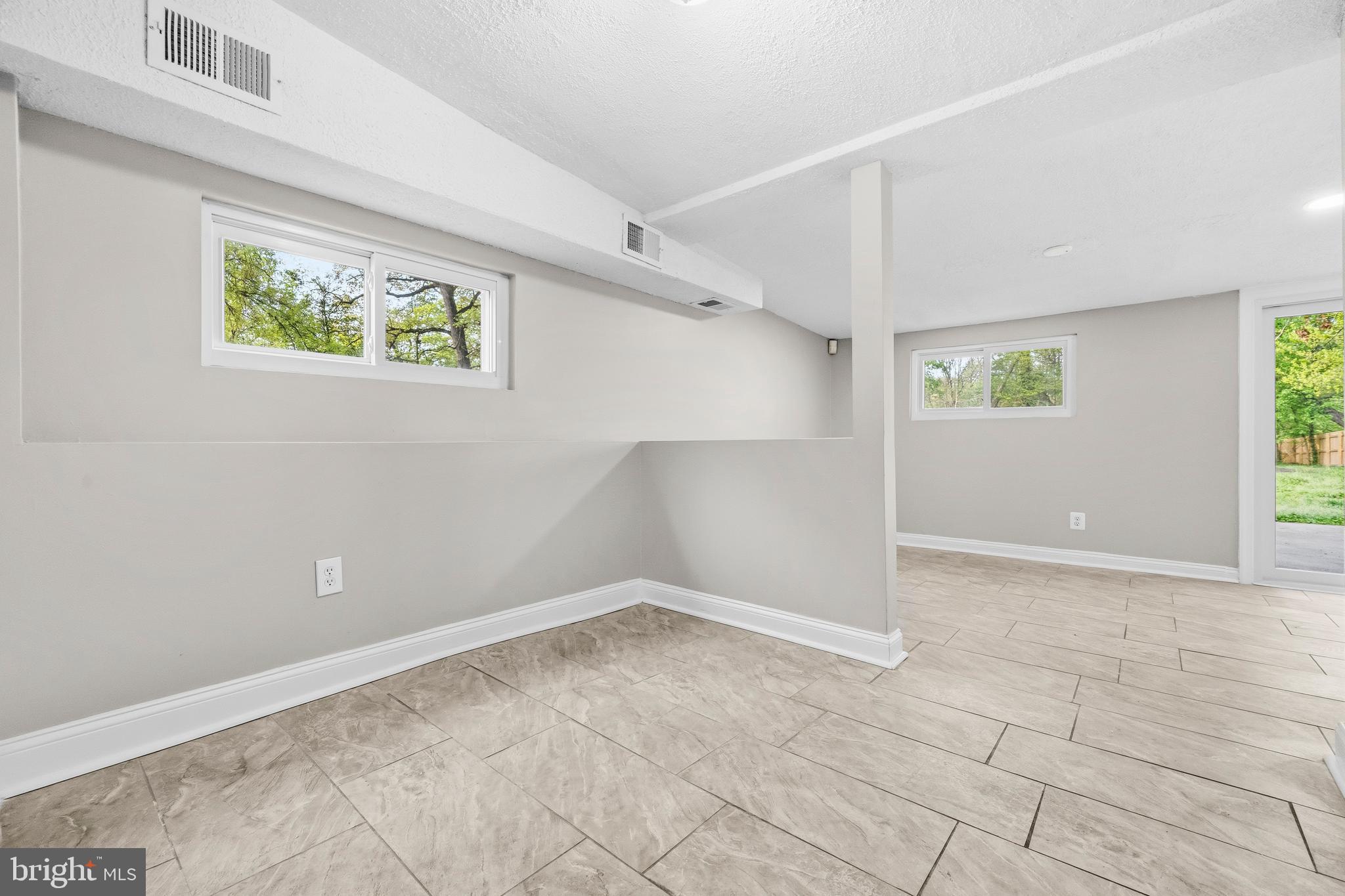 BARNABY MANOR OAKS - Residential