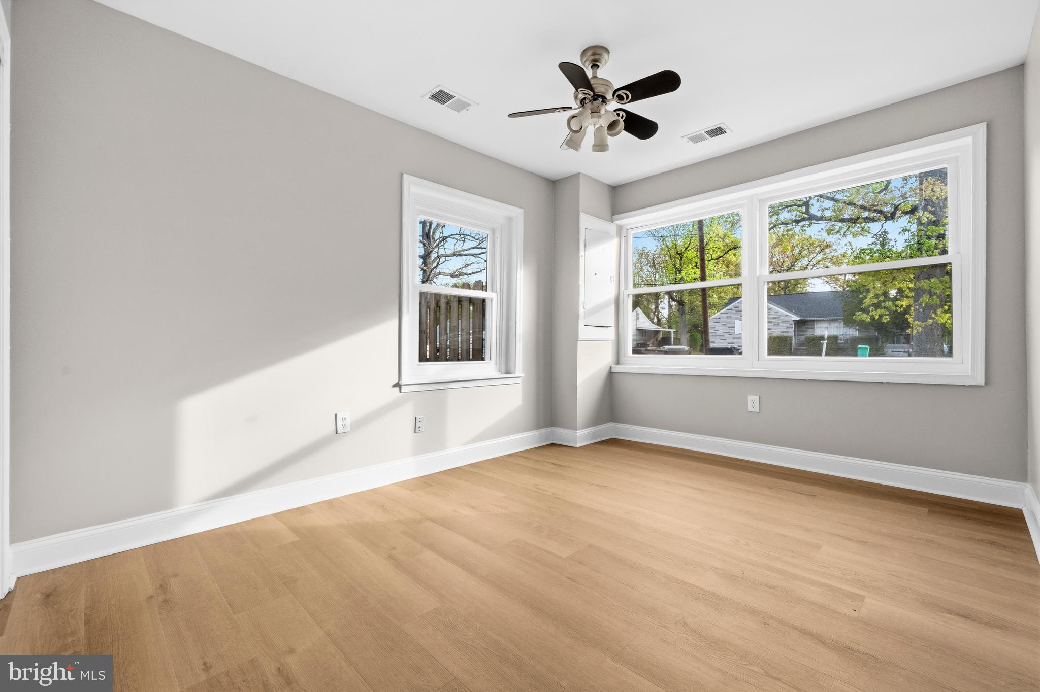 BARNABY MANOR OAKS - Residential