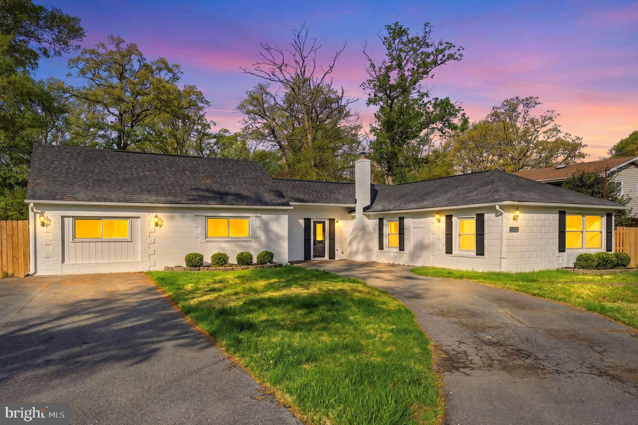 BARNABY MANOR OAKS - Residential