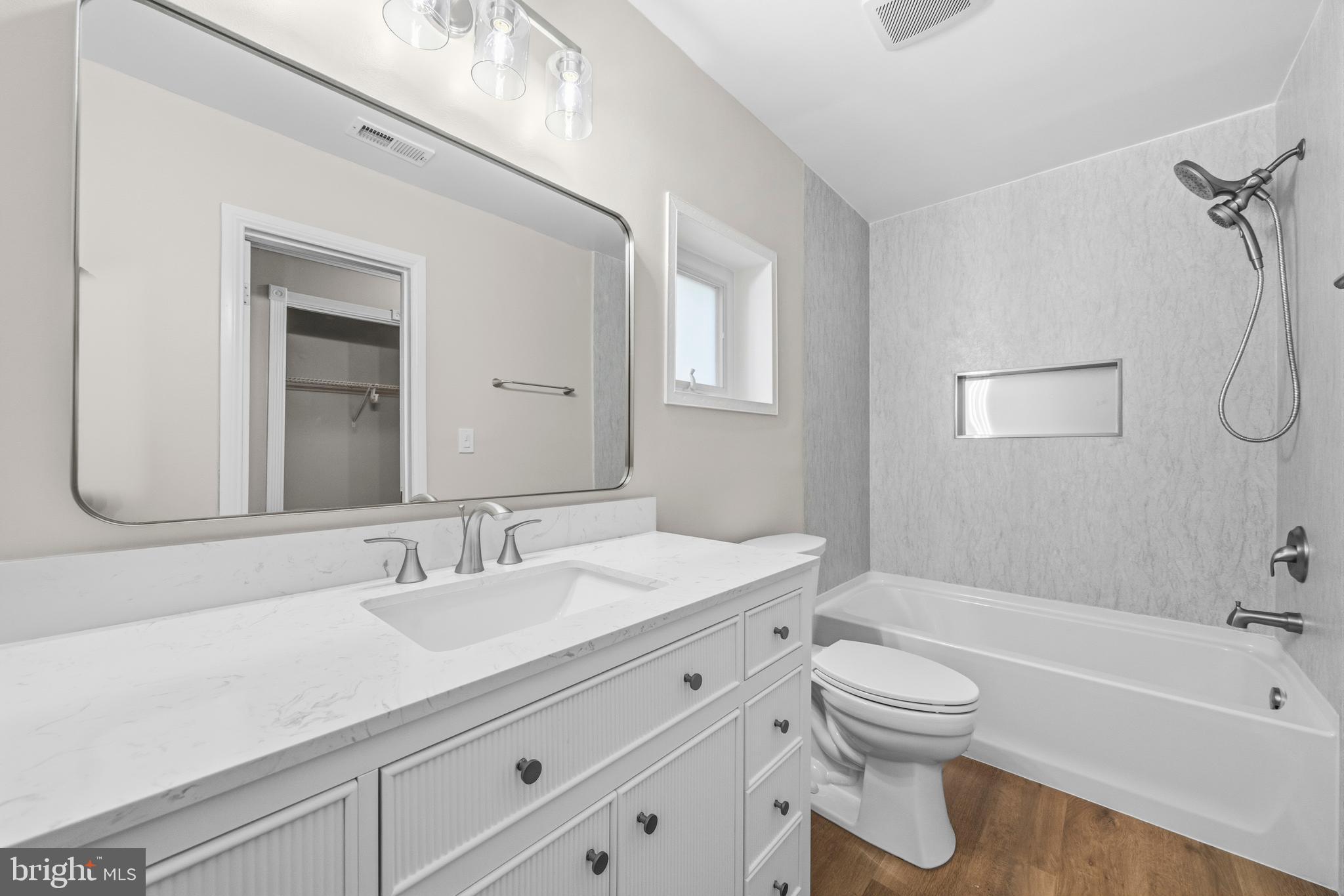 BARNABY MANOR OAKS - Residential