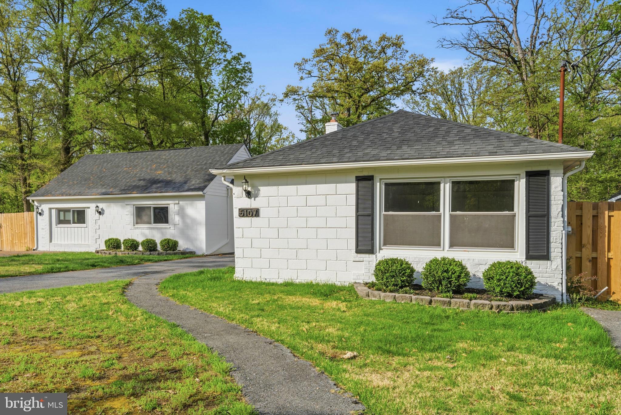 BARNABY MANOR OAKS - Residential