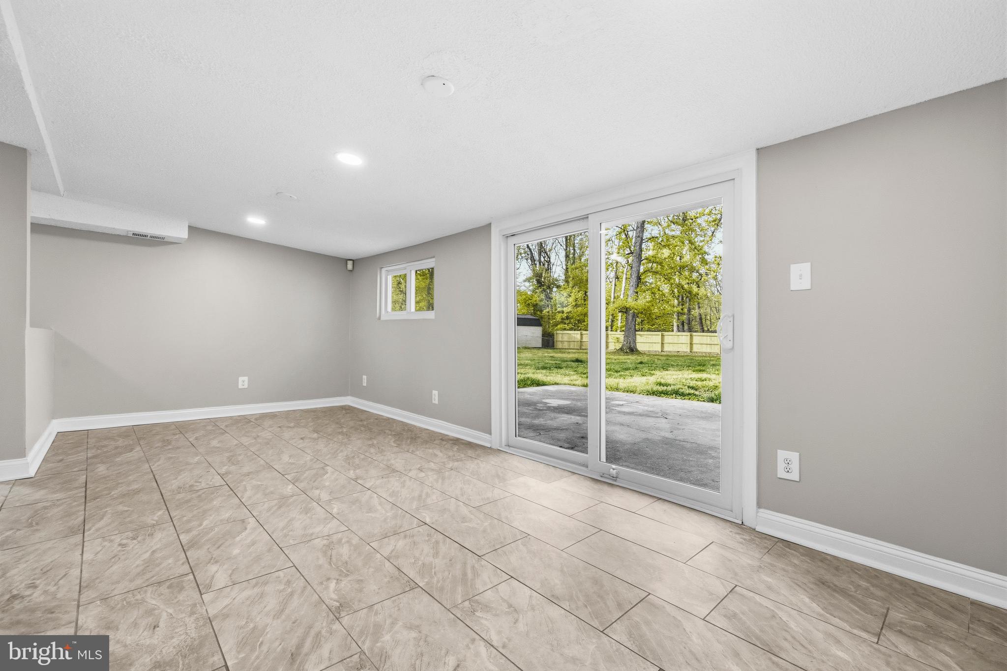 BARNABY MANOR OAKS - Residential