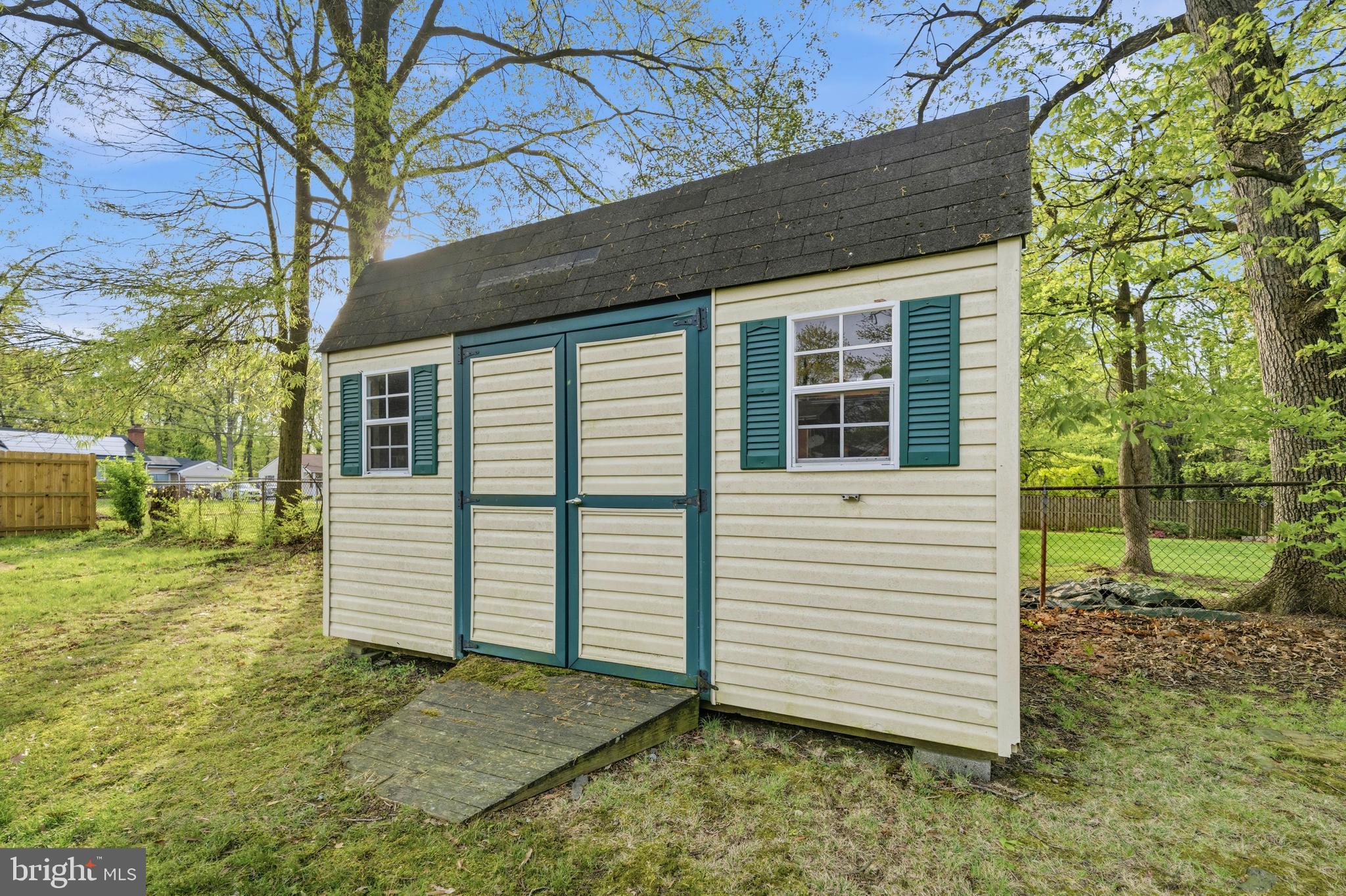 BARNABY MANOR OAKS - Residential