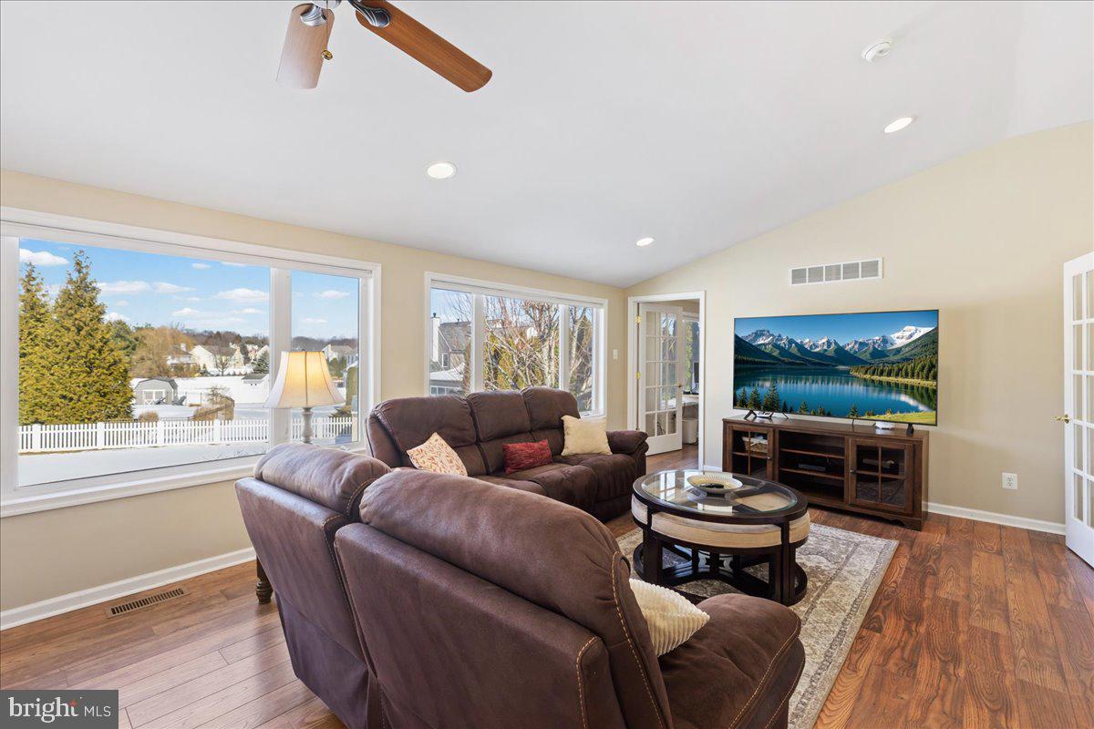 NORTHAMPTON CROSSG - Residential