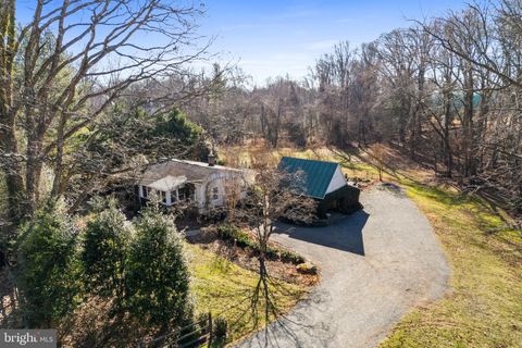 9813 GEORGETOWN PIKE GREAT FALLS VA 22066