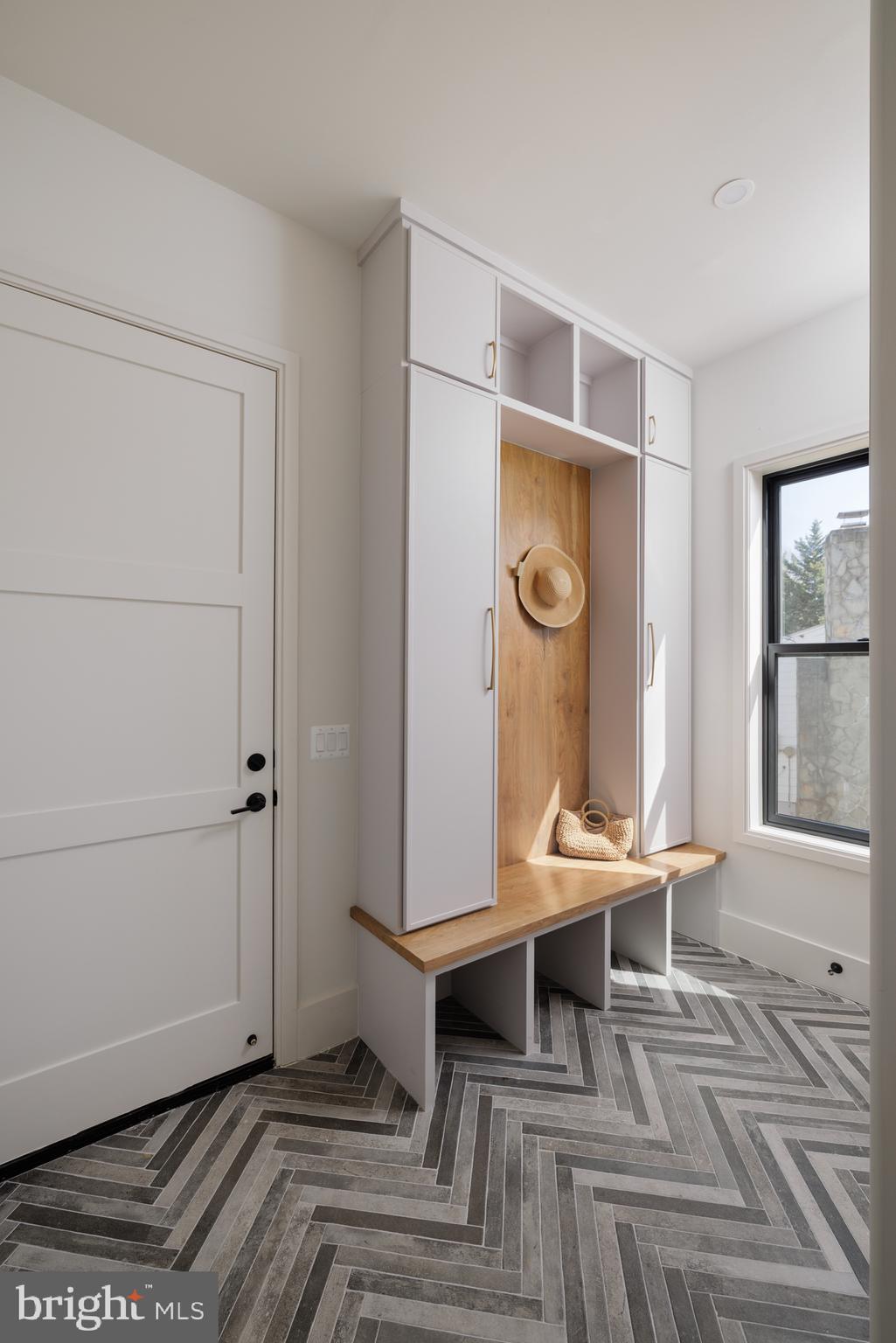 VIENNA WOODS - Residential