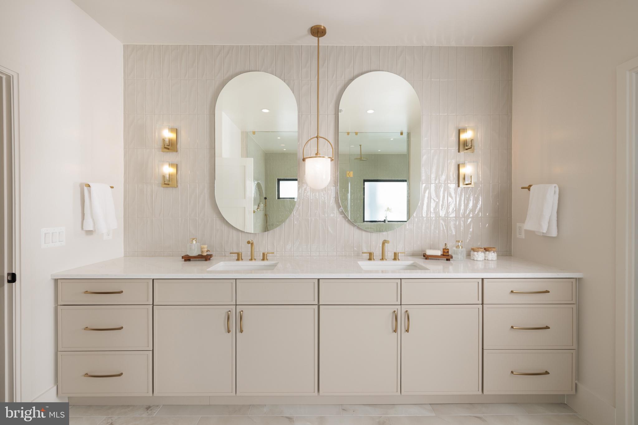 VIENNA WOODS - Residential