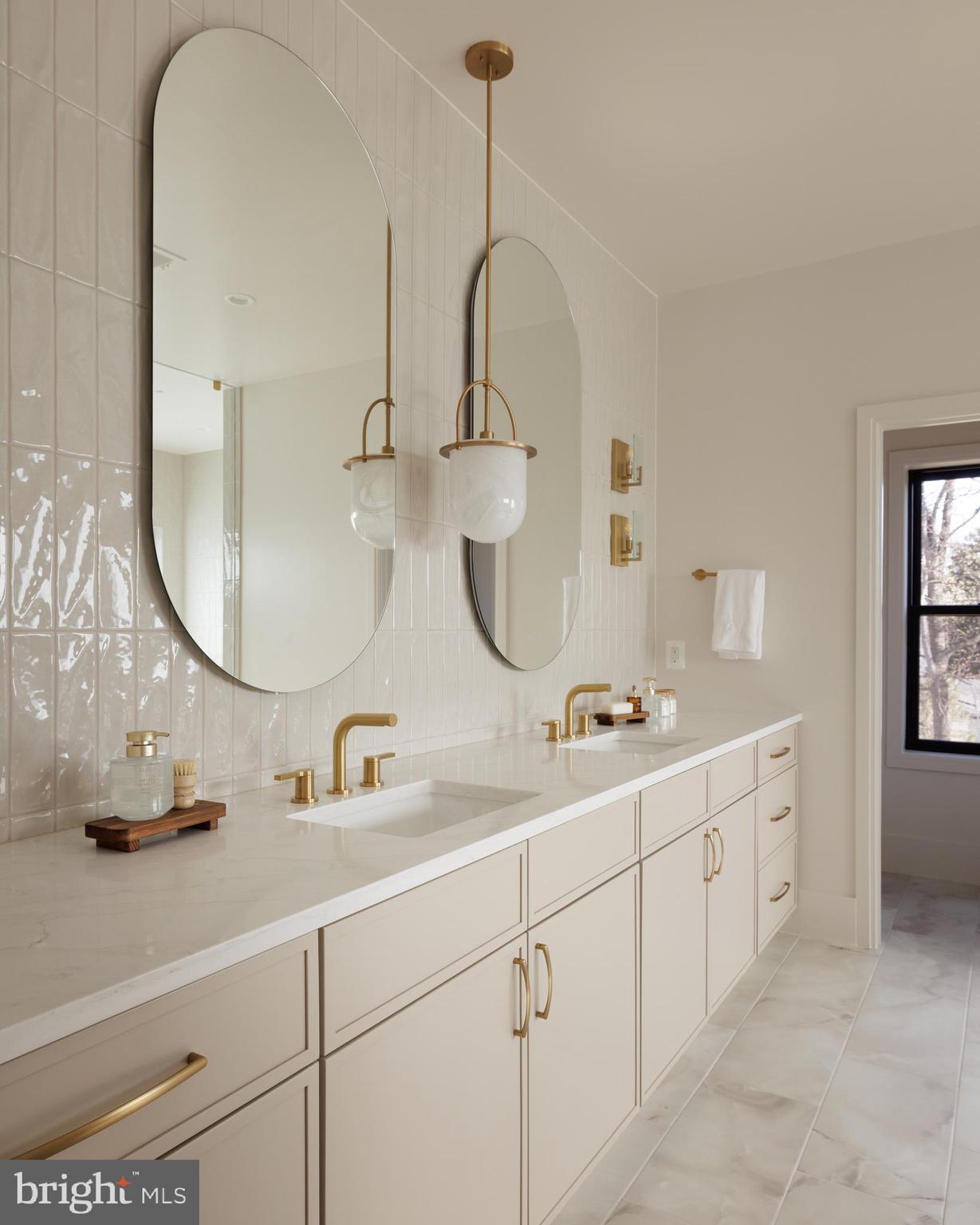 VIENNA WOODS - Residential