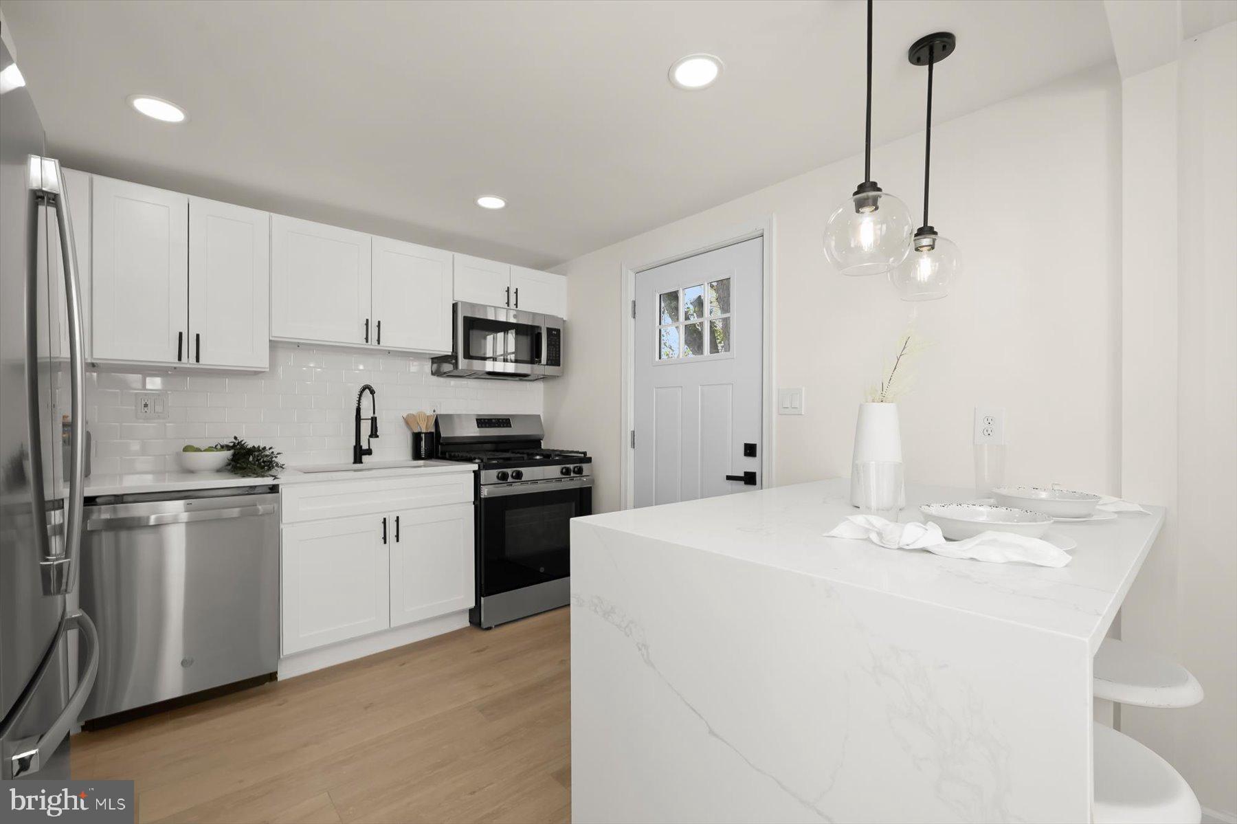 COLONIAL HOUSING - Residential