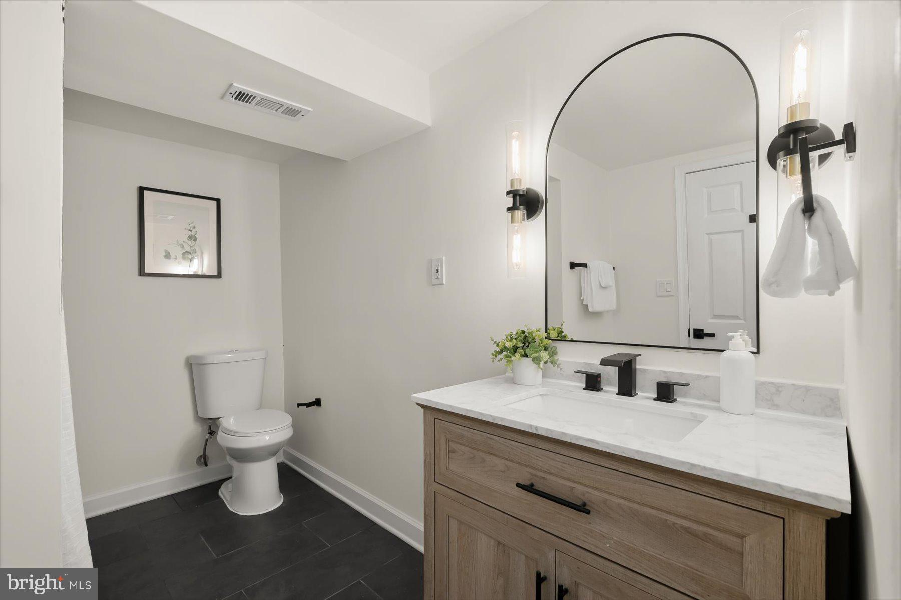 COLONIAL HOUSING - Residential