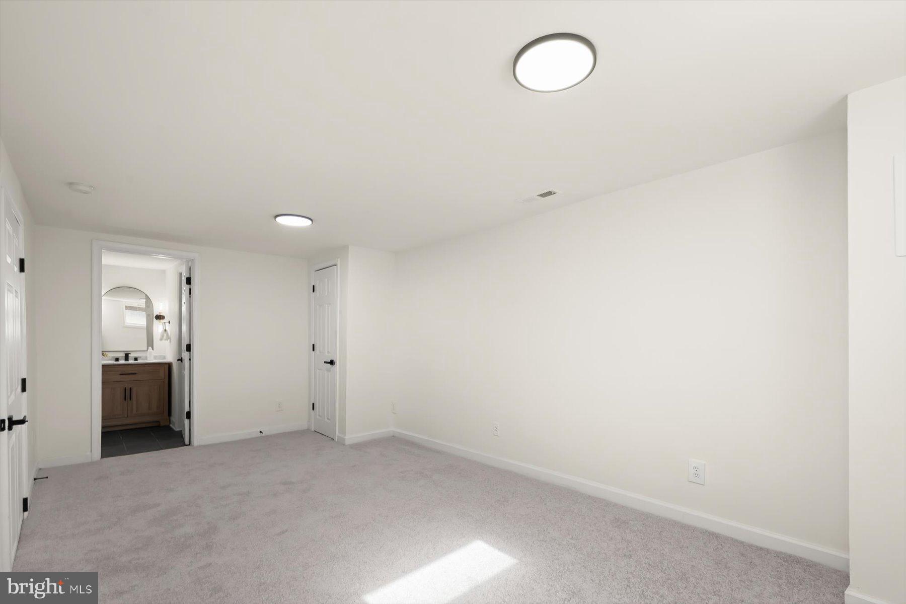 COLONIAL HOUSING - Residential