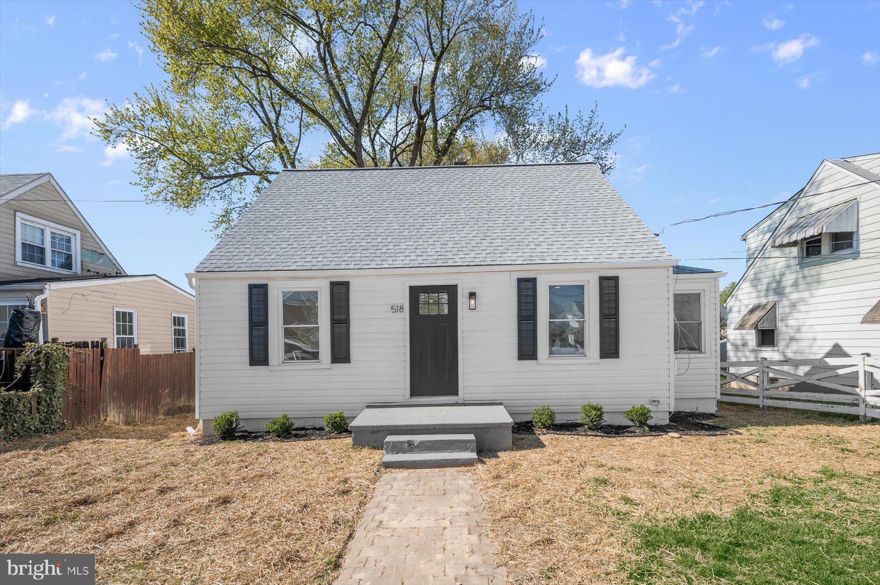 COLONIAL HOUSING - Residential