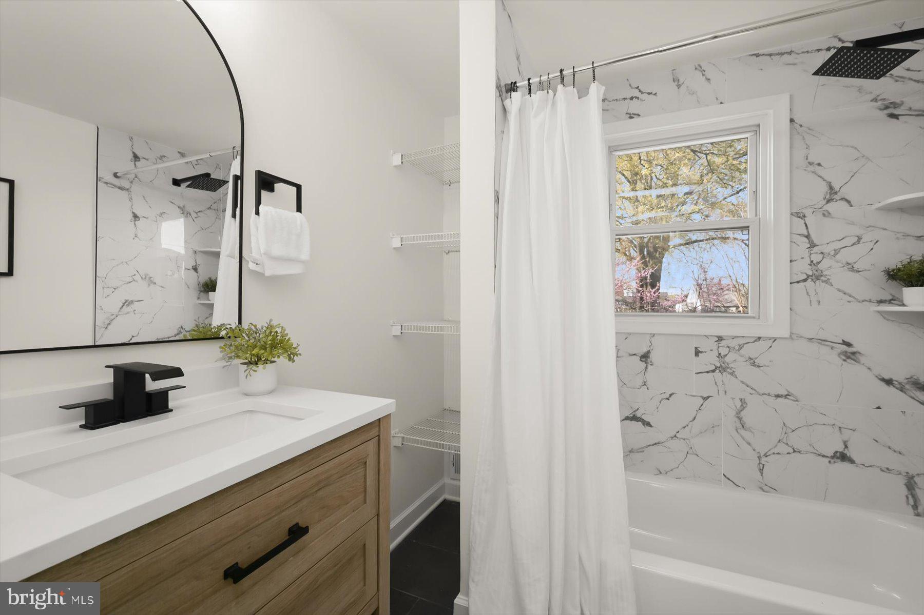 COLONIAL HOUSING - Residential