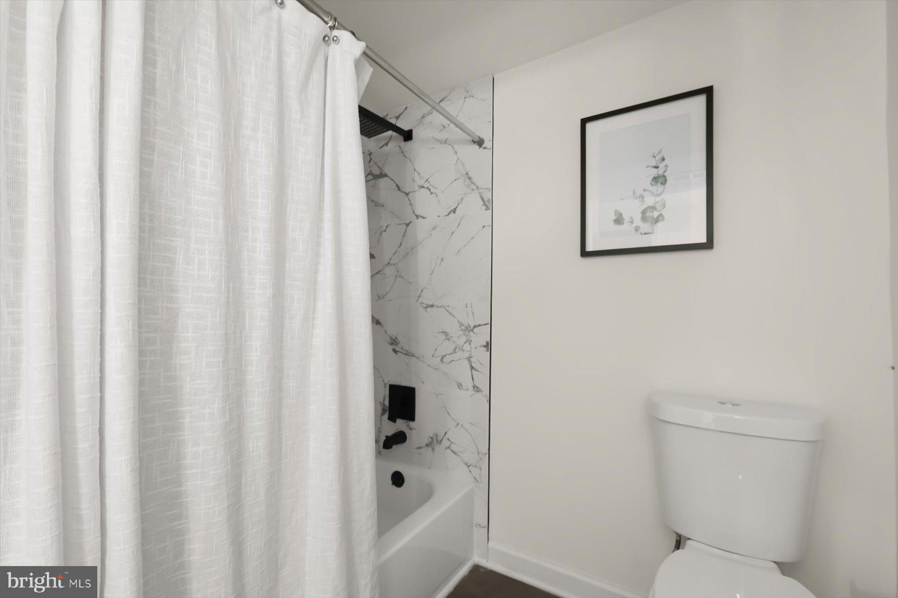 COLONIAL HOUSING - Residential