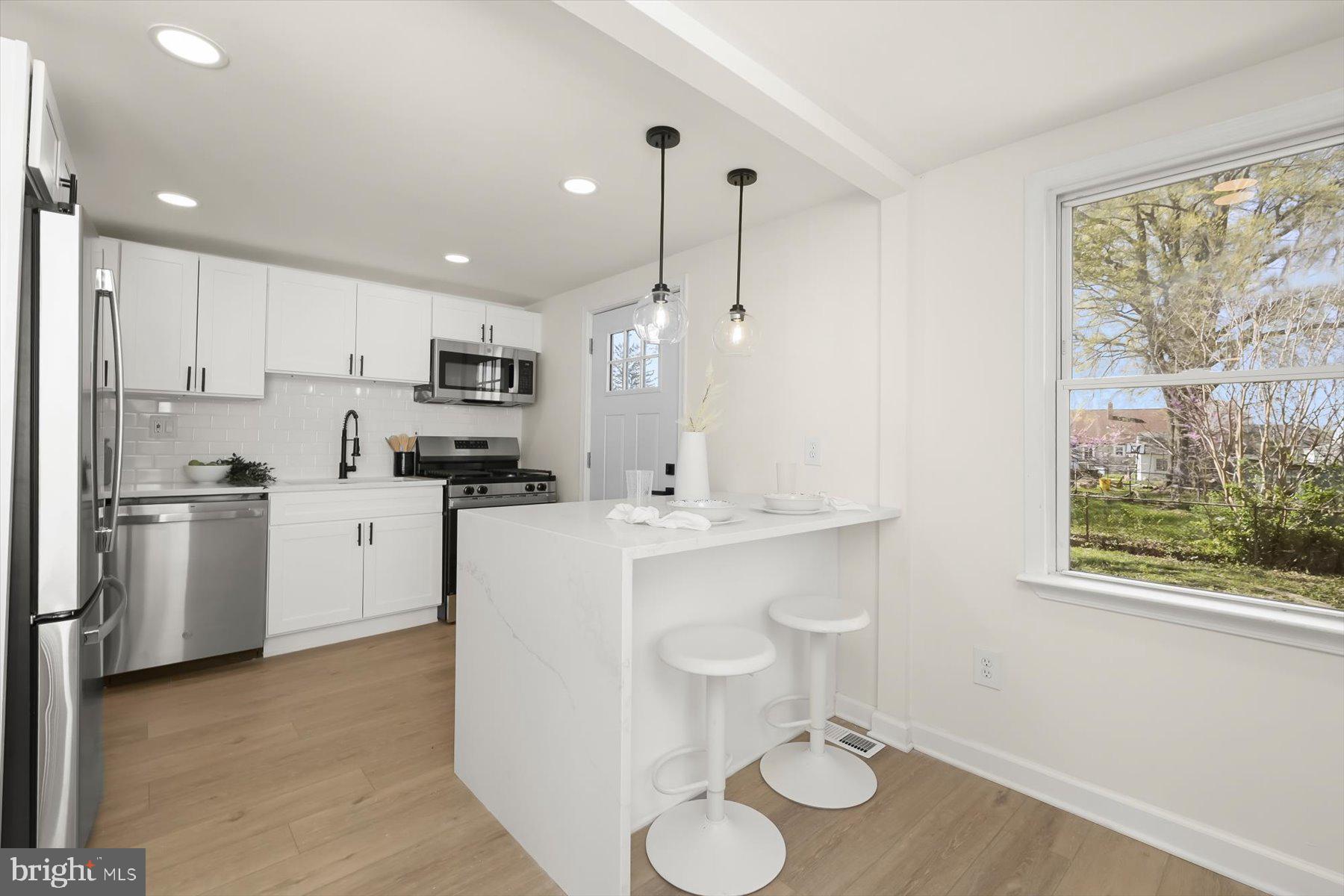 COLONIAL HOUSING - Residential