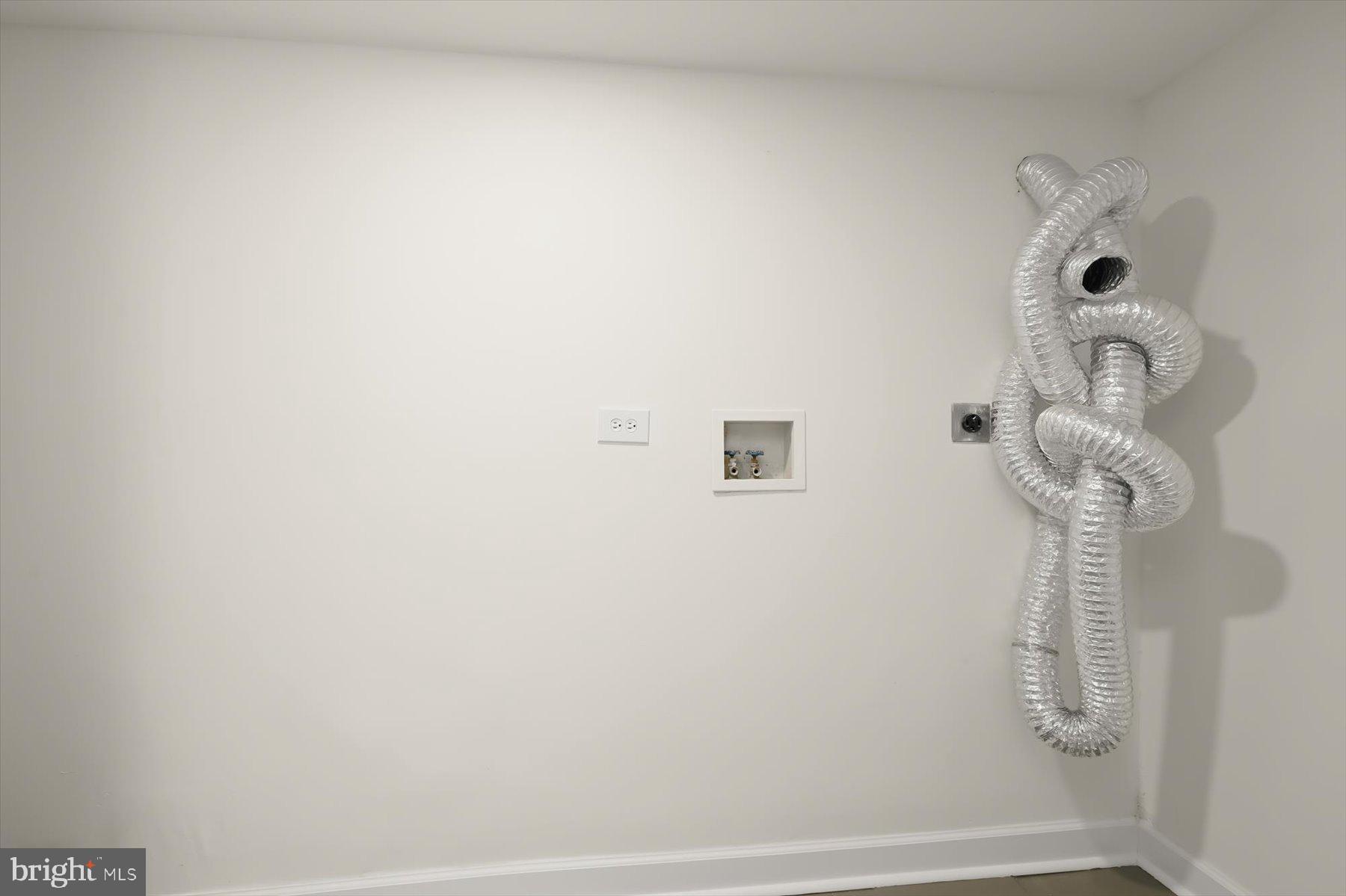 COLONIAL HOUSING - Residential