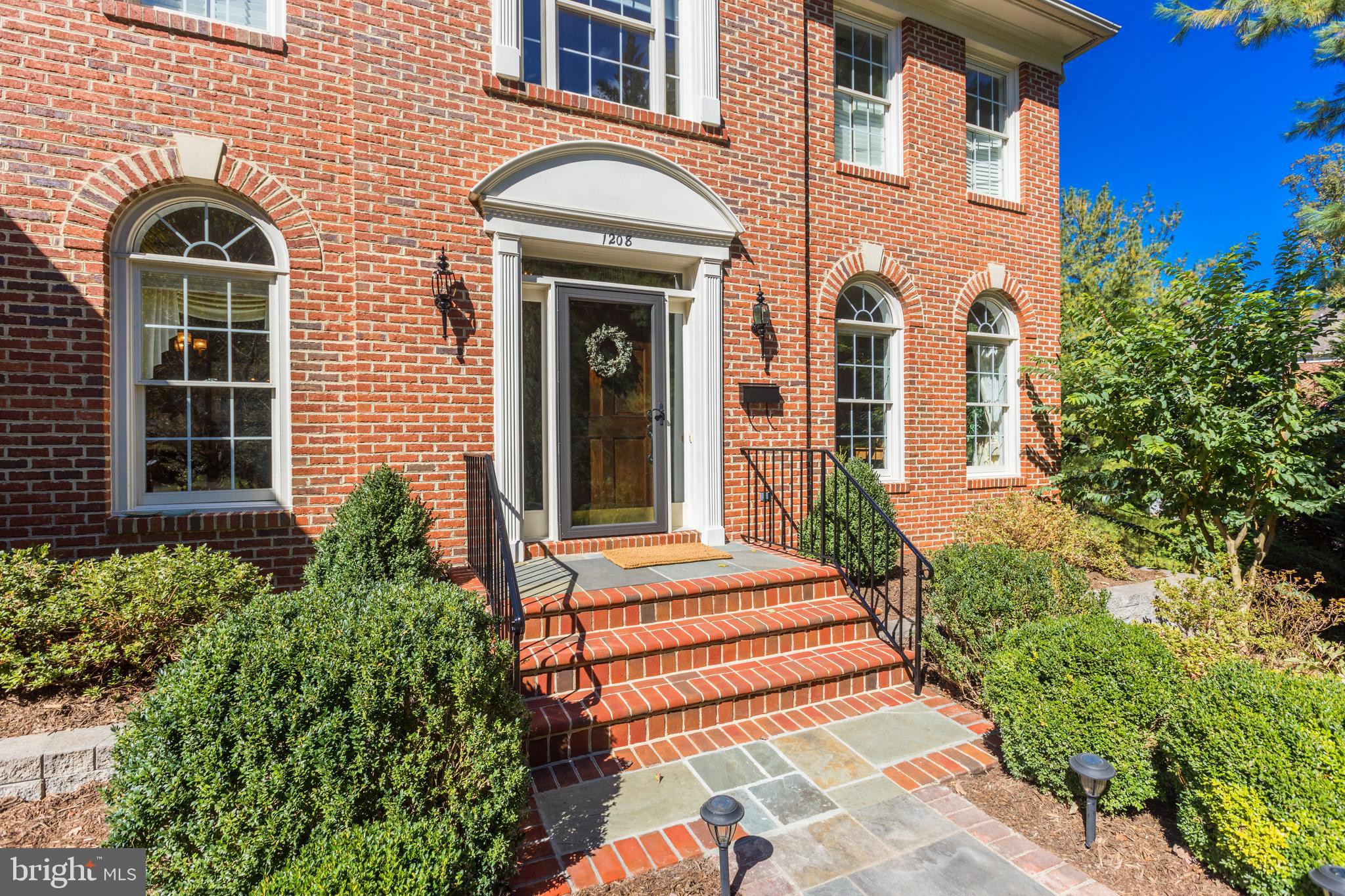 INGLESIDE - Residential