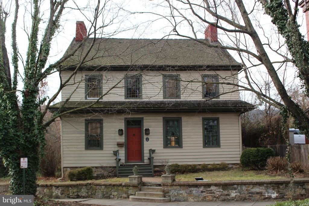 Photo of 11 N WATERFORD AVE, MARIETTA, PA 17547 (MLS # PALA2028424)