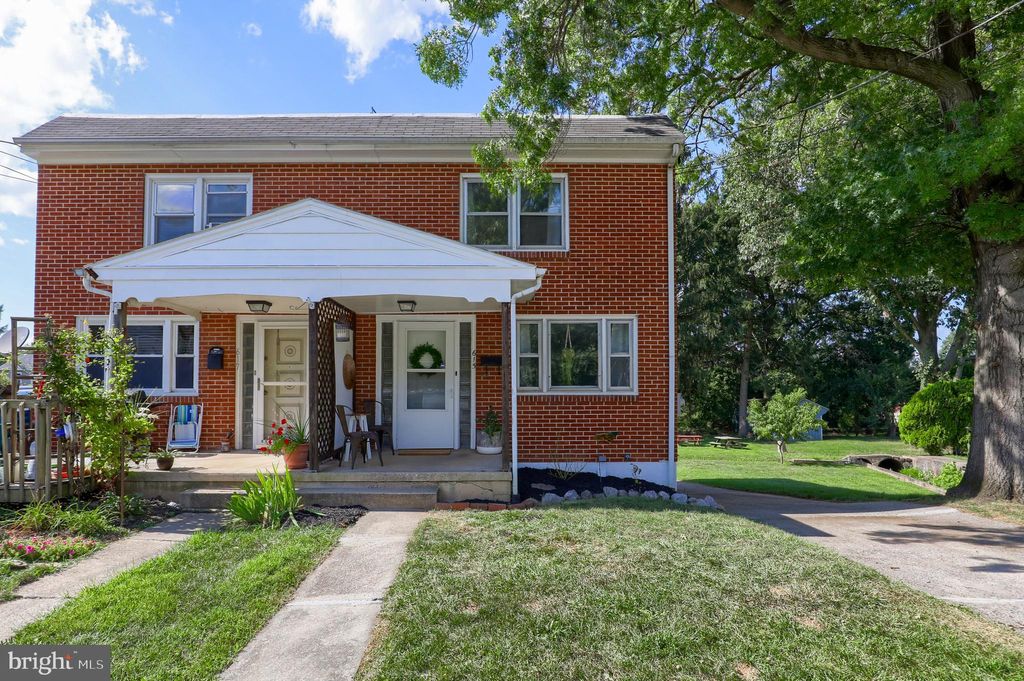 Photo of 615 POINTVIEW AVE, EPHRATA, PA 17522 (MLS # PALA2039496)