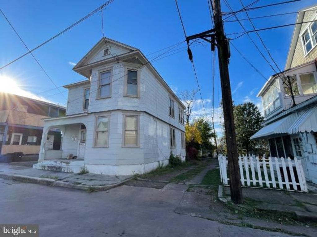 Photo of 17 E Fourth Street, CUMBERLAND, MD 21502 (MLS # MDAL2013266)