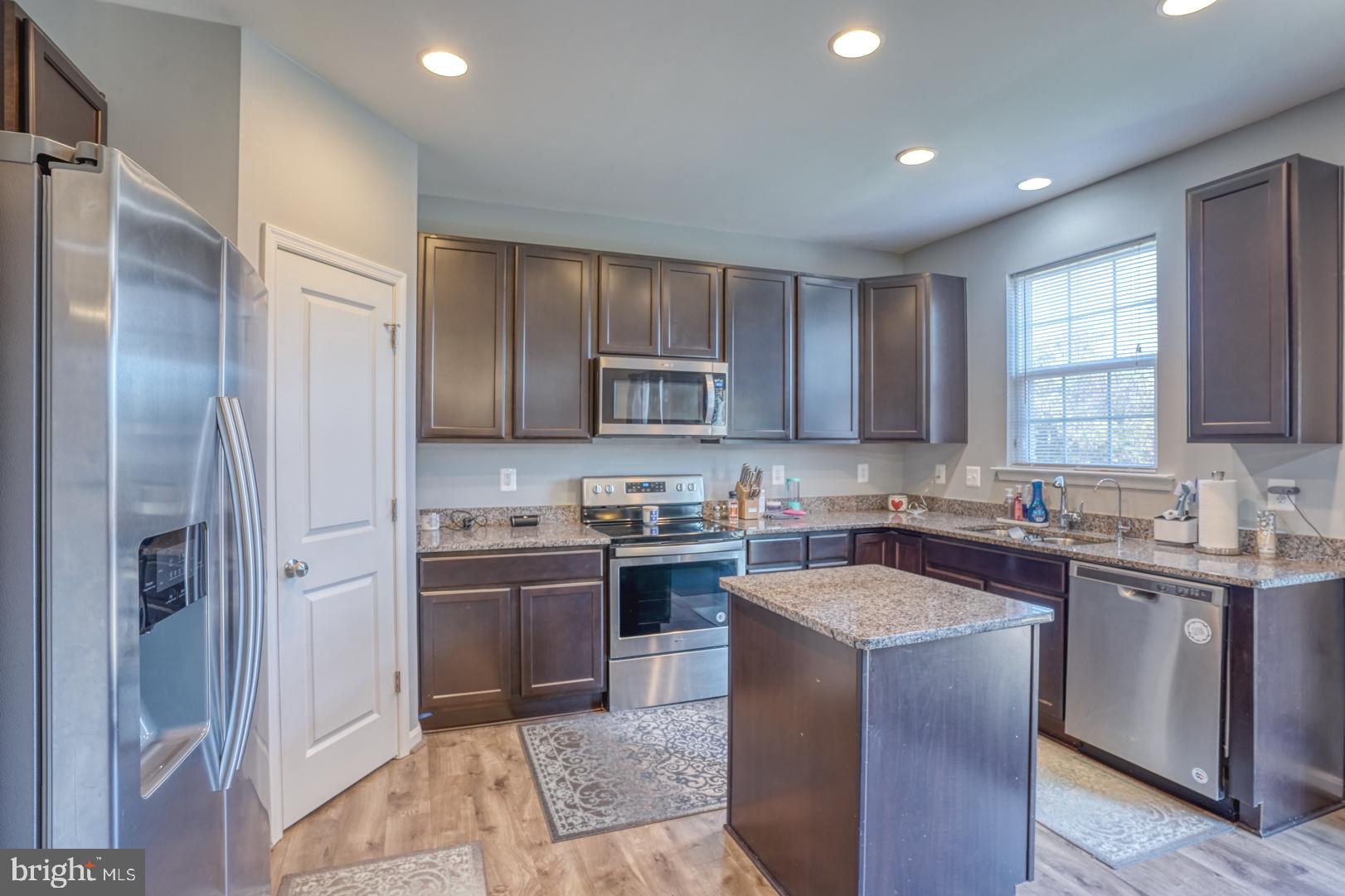 WALNUT HILL - Residential