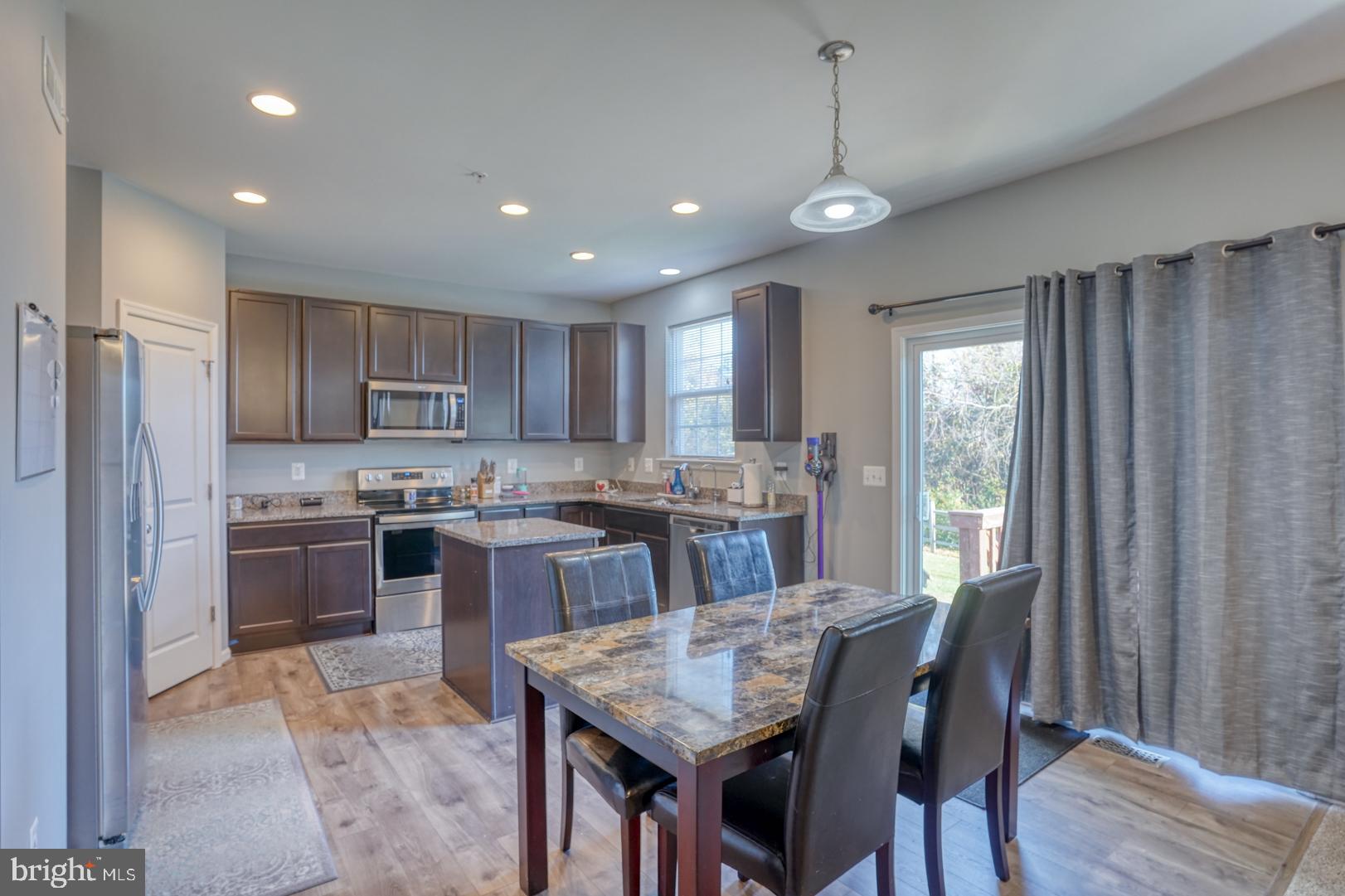 WALNUT HILL - Residential