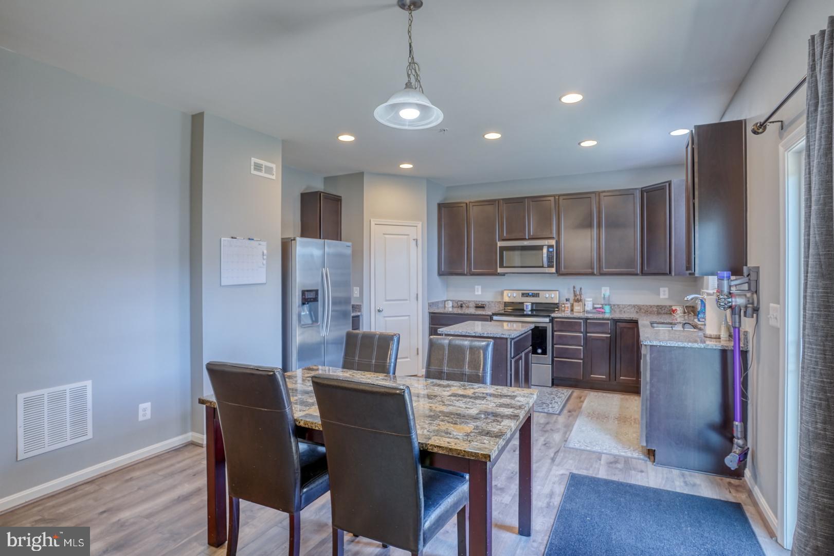 WALNUT HILL - Residential