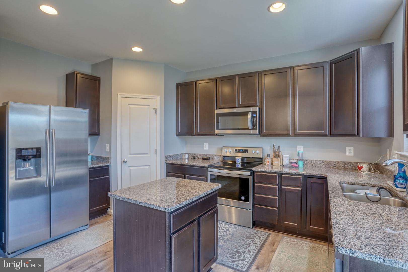 WALNUT HILL - Residential