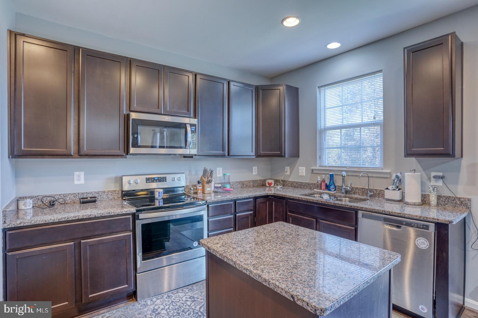 WALNUT HILL - Residential