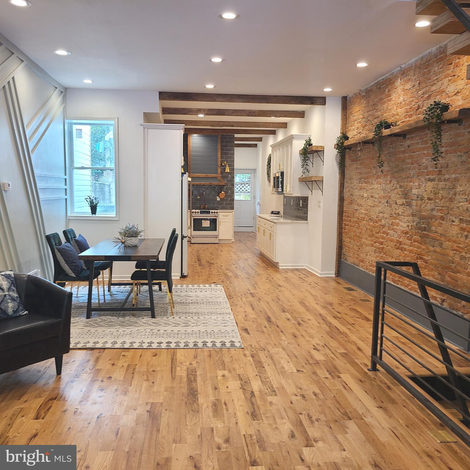 728 S 8TH STREET