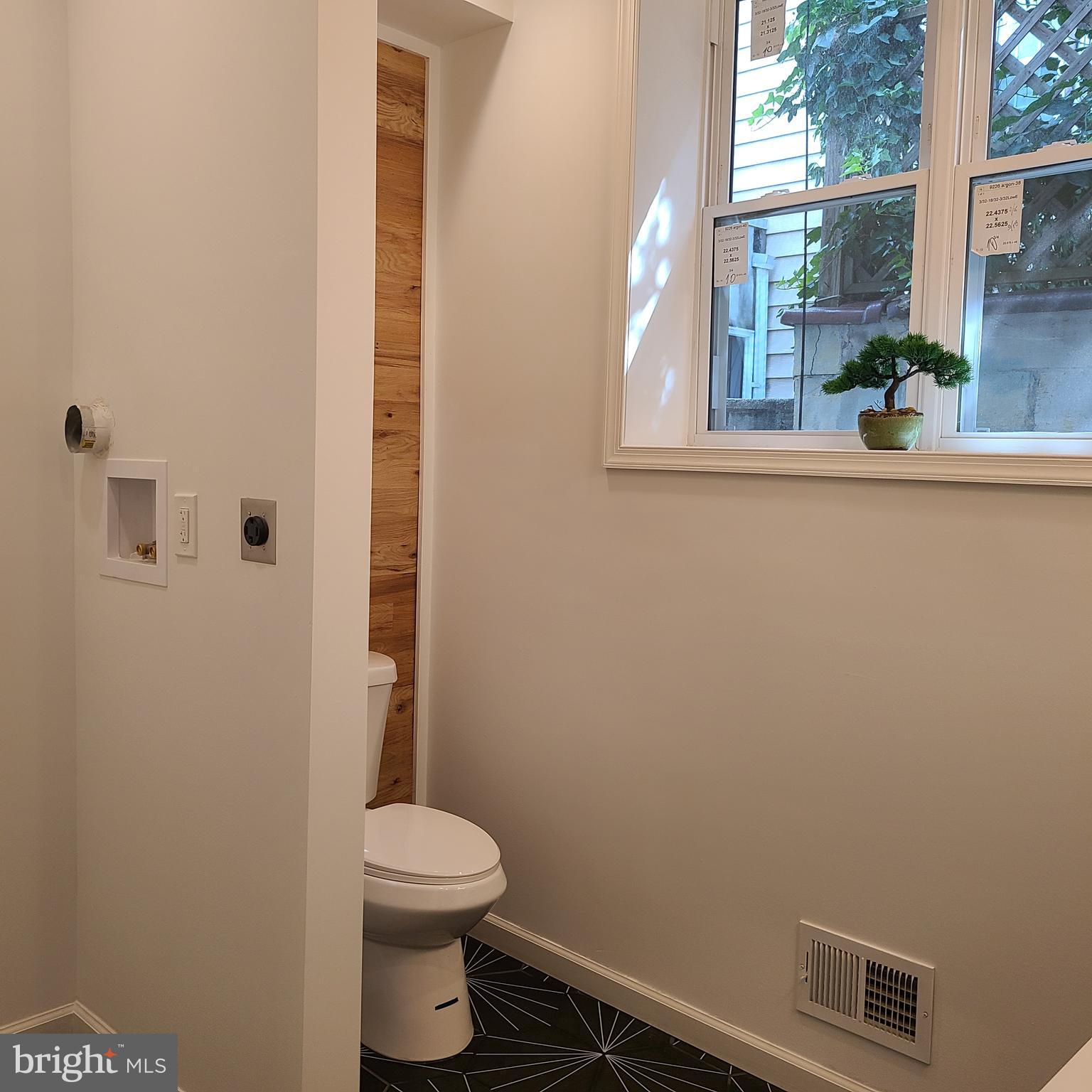 728 S 8TH STREET