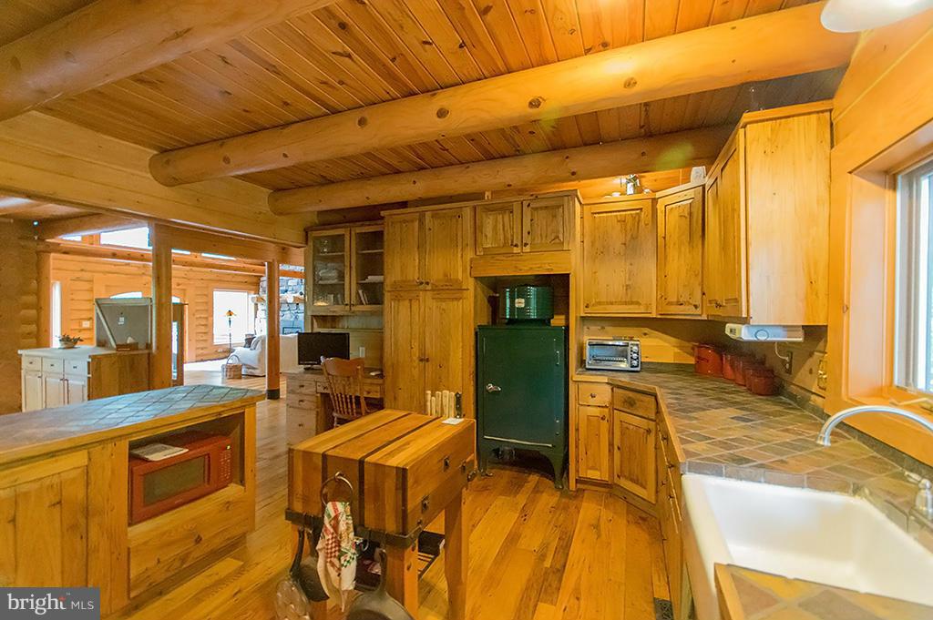 ROUND TOP ESTATES - Residential