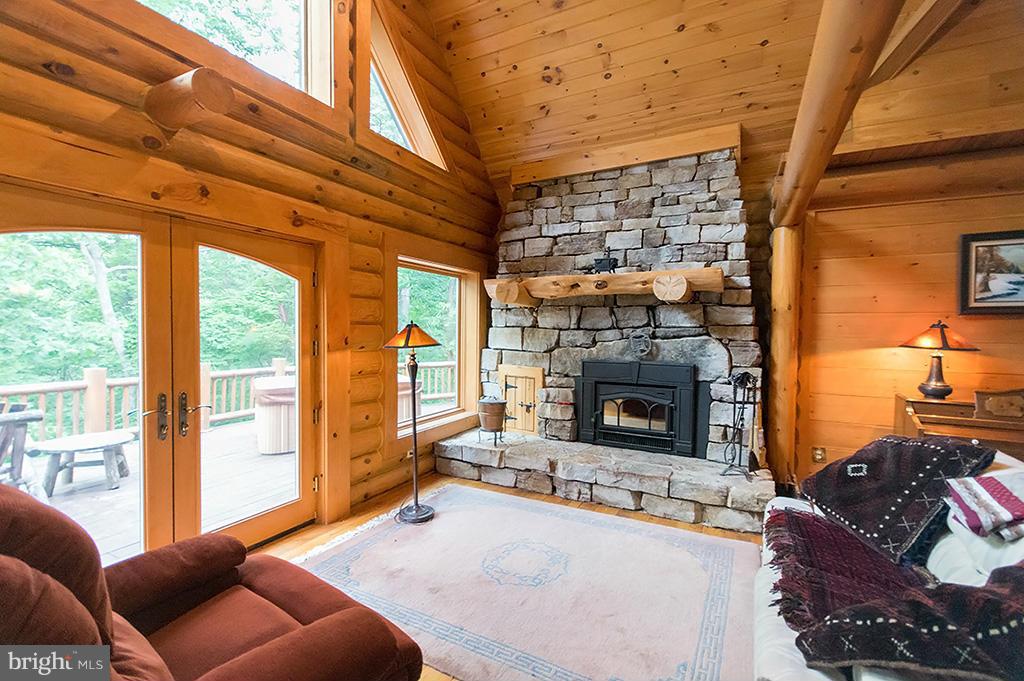 ROUND TOP ESTATES - Residential