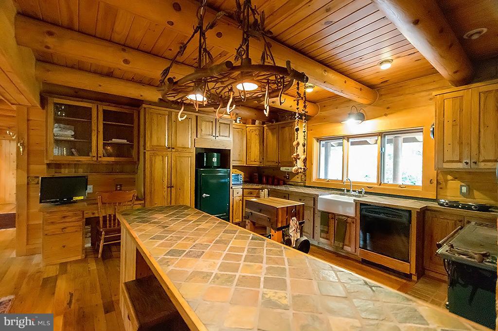 ROUND TOP ESTATES - Residential