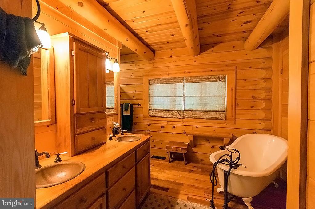 ROUND TOP ESTATES - Residential