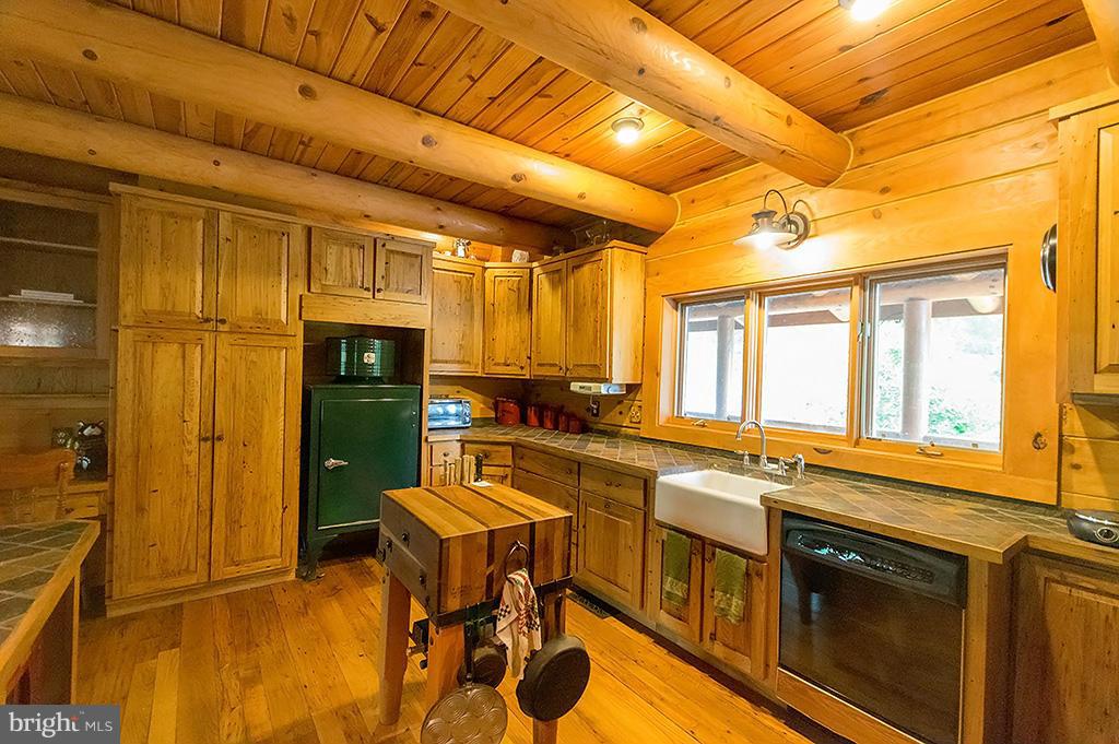 ROUND TOP ESTATES - Residential