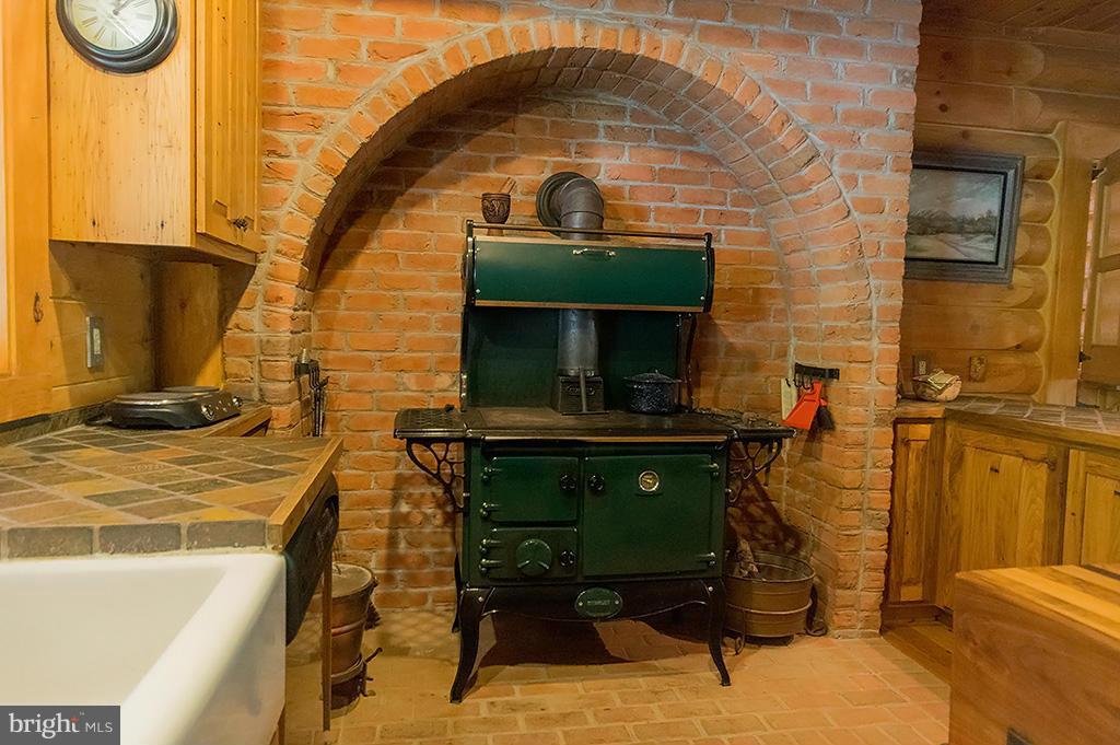 ROUND TOP ESTATES - Residential