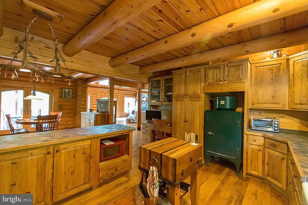 ROUND TOP ESTATES - Residential