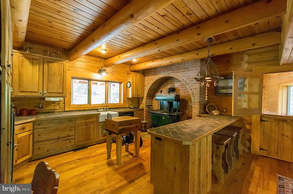 ROUND TOP ESTATES - Residential