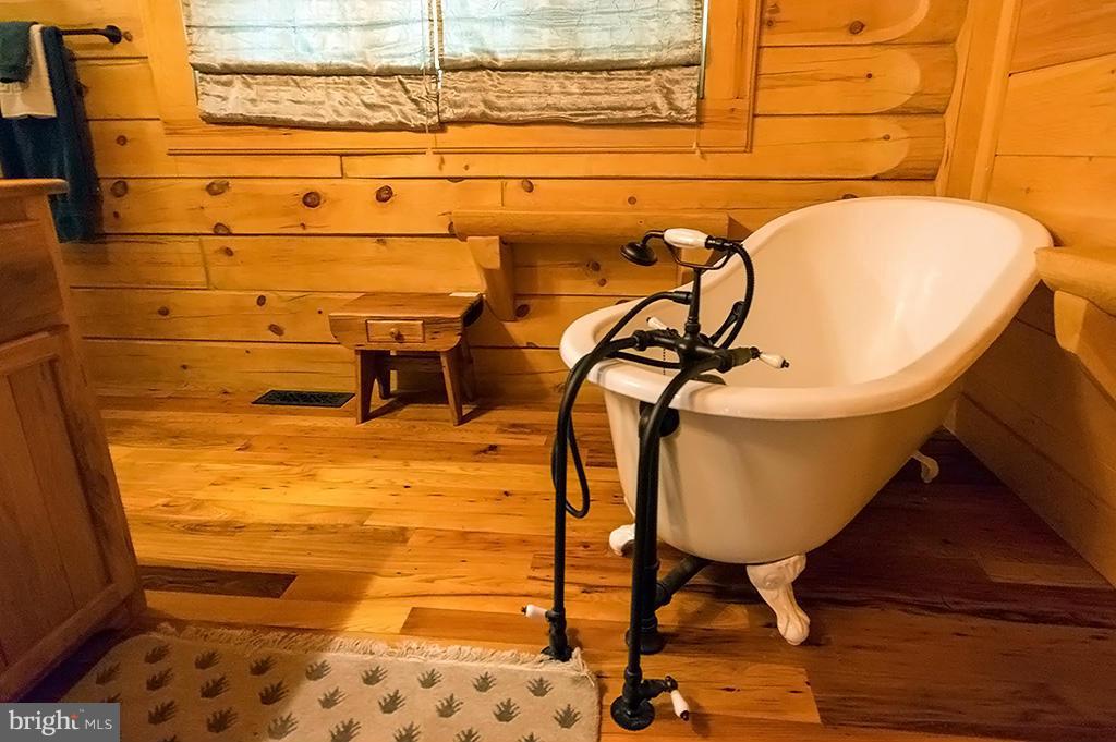 ROUND TOP ESTATES - Residential