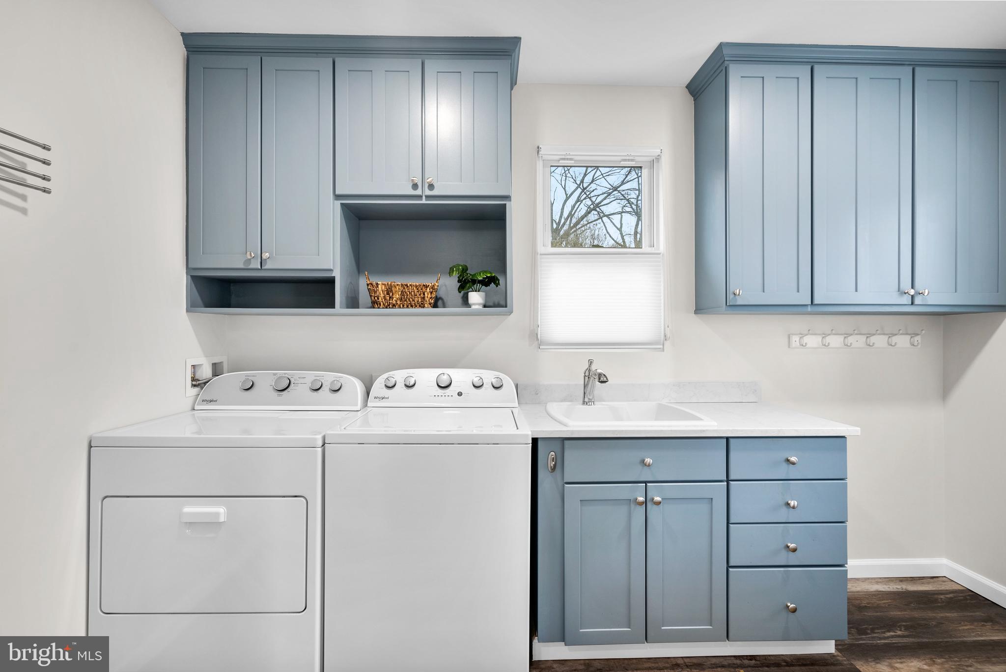 COUNTRY CLUB - Residential