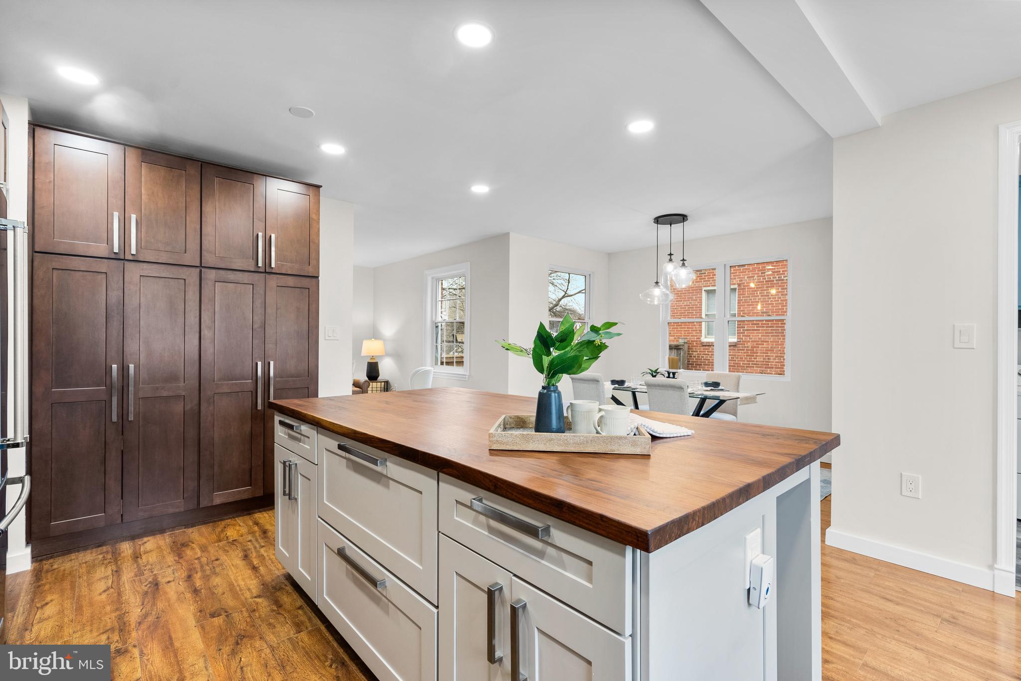 COUNTRY CLUB - Residential