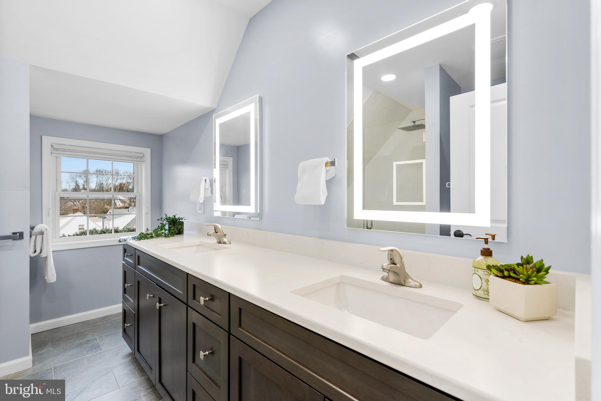 COUNTRY CLUB - Residential