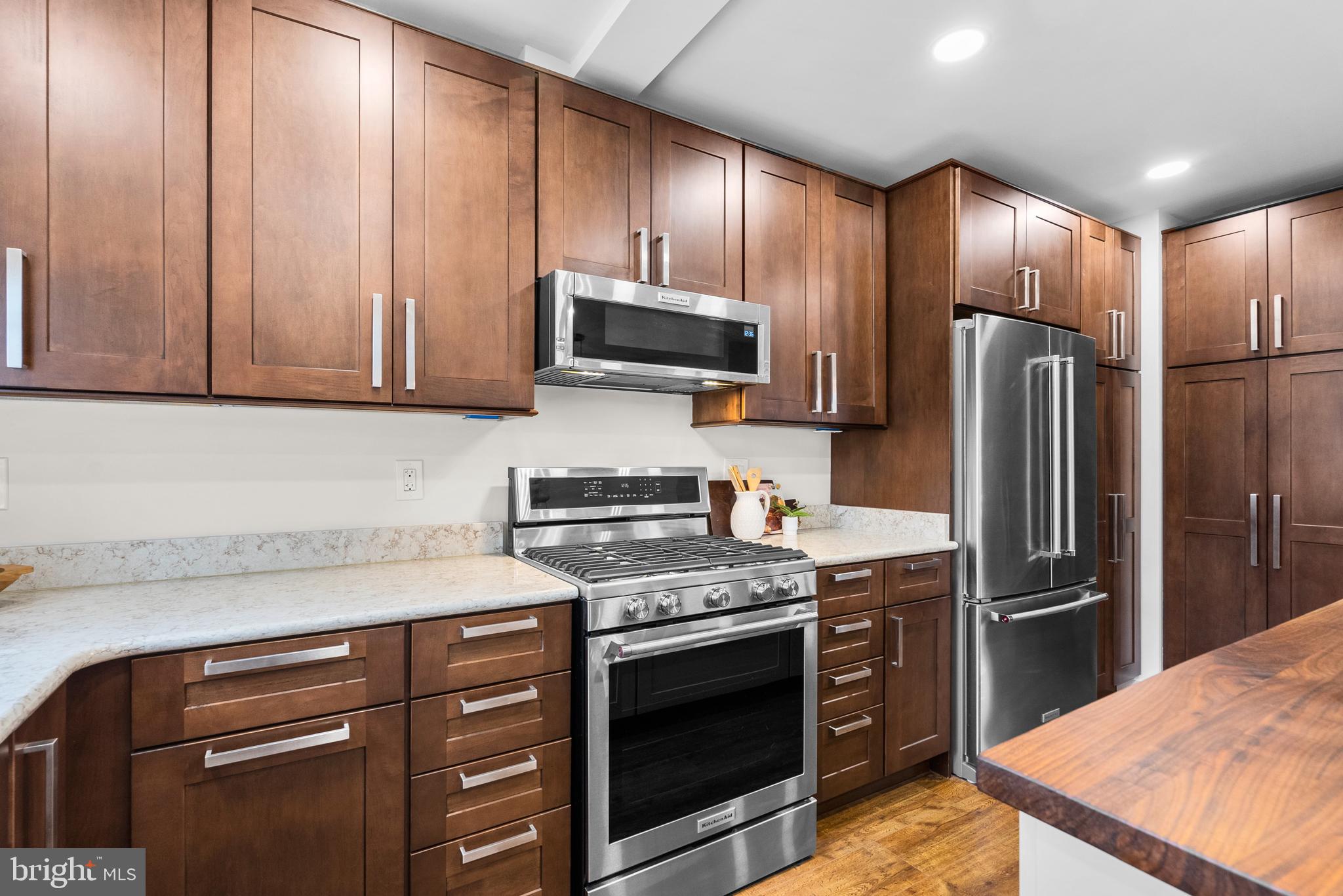 COUNTRY CLUB - Residential