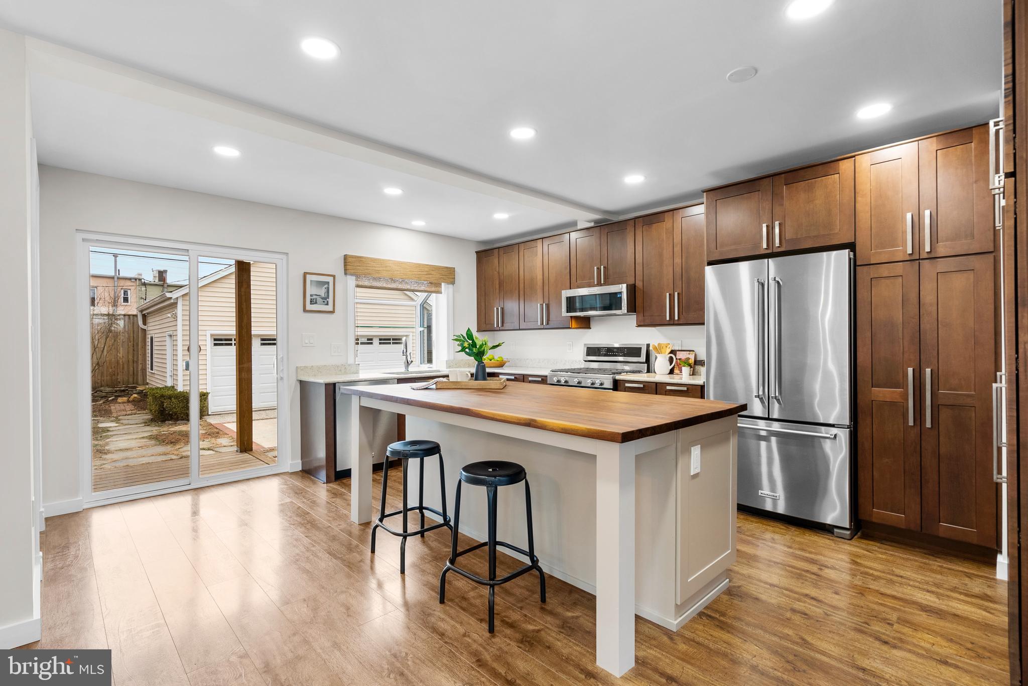 COUNTRY CLUB - Residential