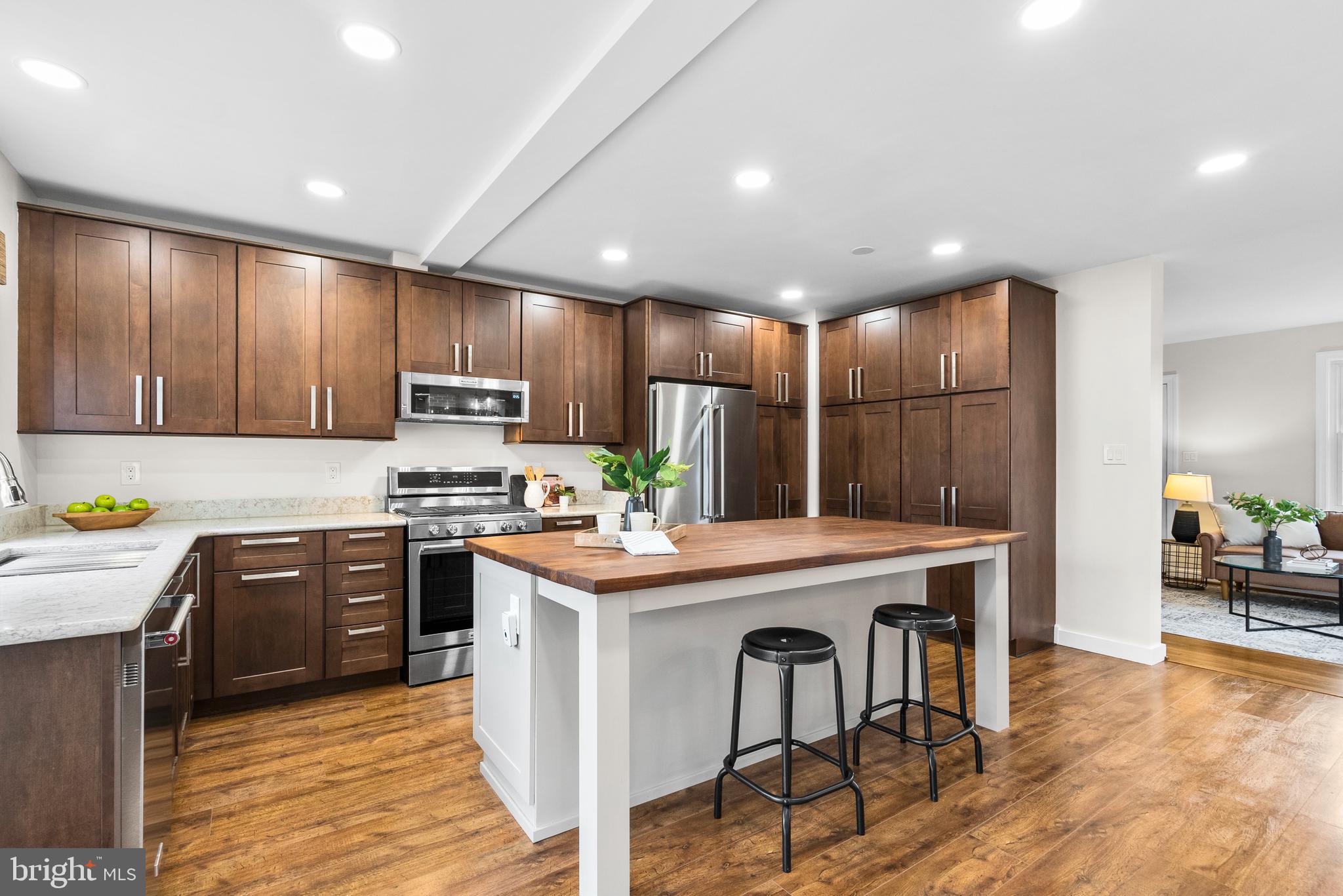 COUNTRY CLUB - Residential