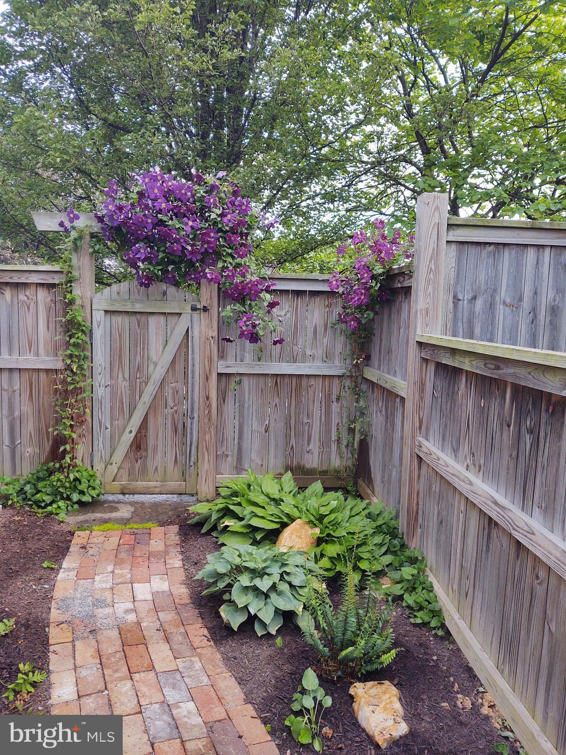 COUNTRY CLUB - Residential